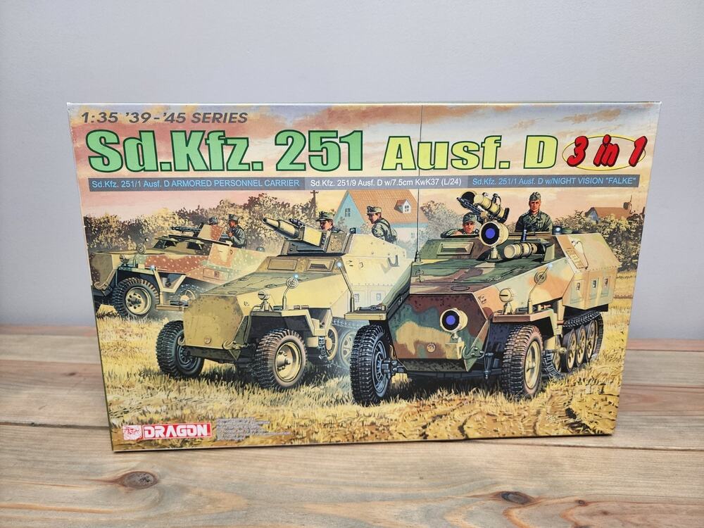 Dragon 1:35 Sd. Kfz. 251 Ausf. D 3 in 1 Sealed Inside Kit 6233